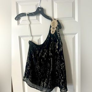 4 Lilly Pulitzer One Shoulder going out top